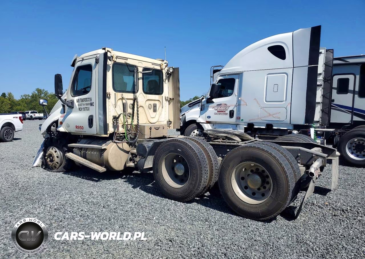 2015 Freightliner Cascadia Semi Truck VIN:3AKJGEDV1FSGG3941 - 2