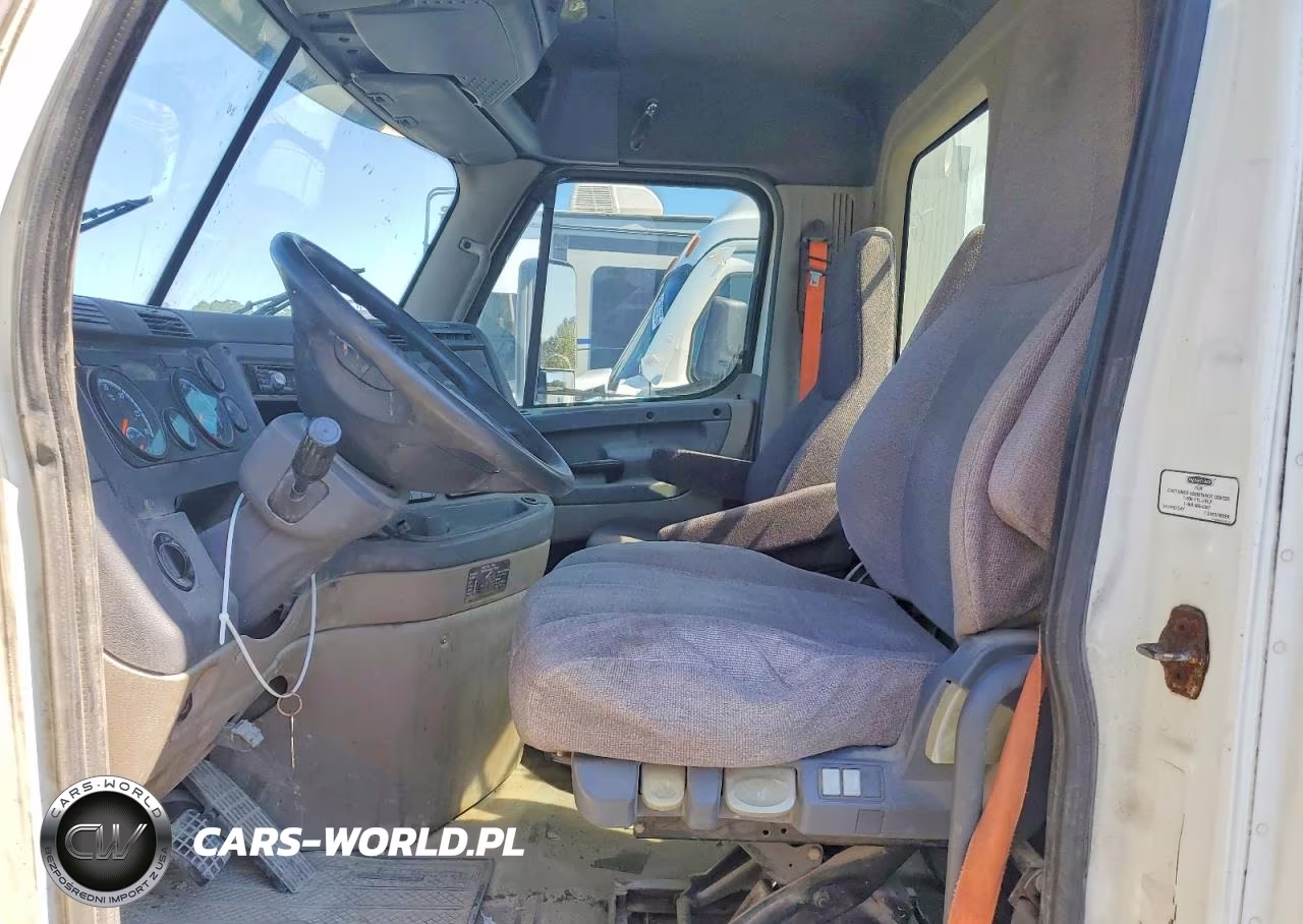 2015 Freightliner Cascadia Semi Truck VIN:3AKJGEDV1FSGG3941 - 7