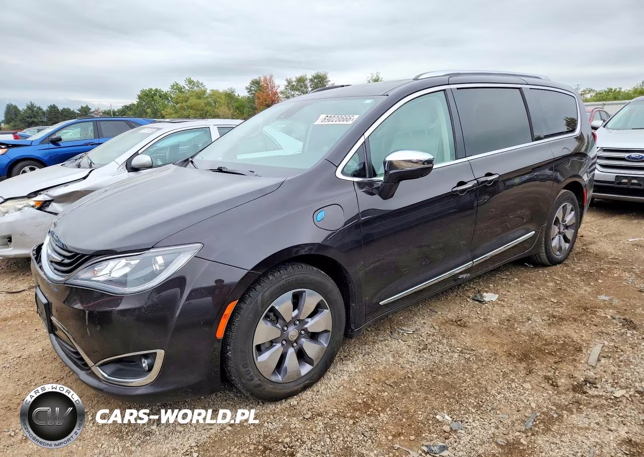 2018 Chrysler Pacifica Hybrid Limited VIN:2C4RC1N79JR118260 - 1