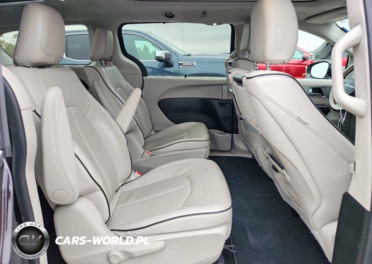 2018 Chrysler Pacifica Hybrid Limited VIN:2C4RC1N79JR118260 - 11