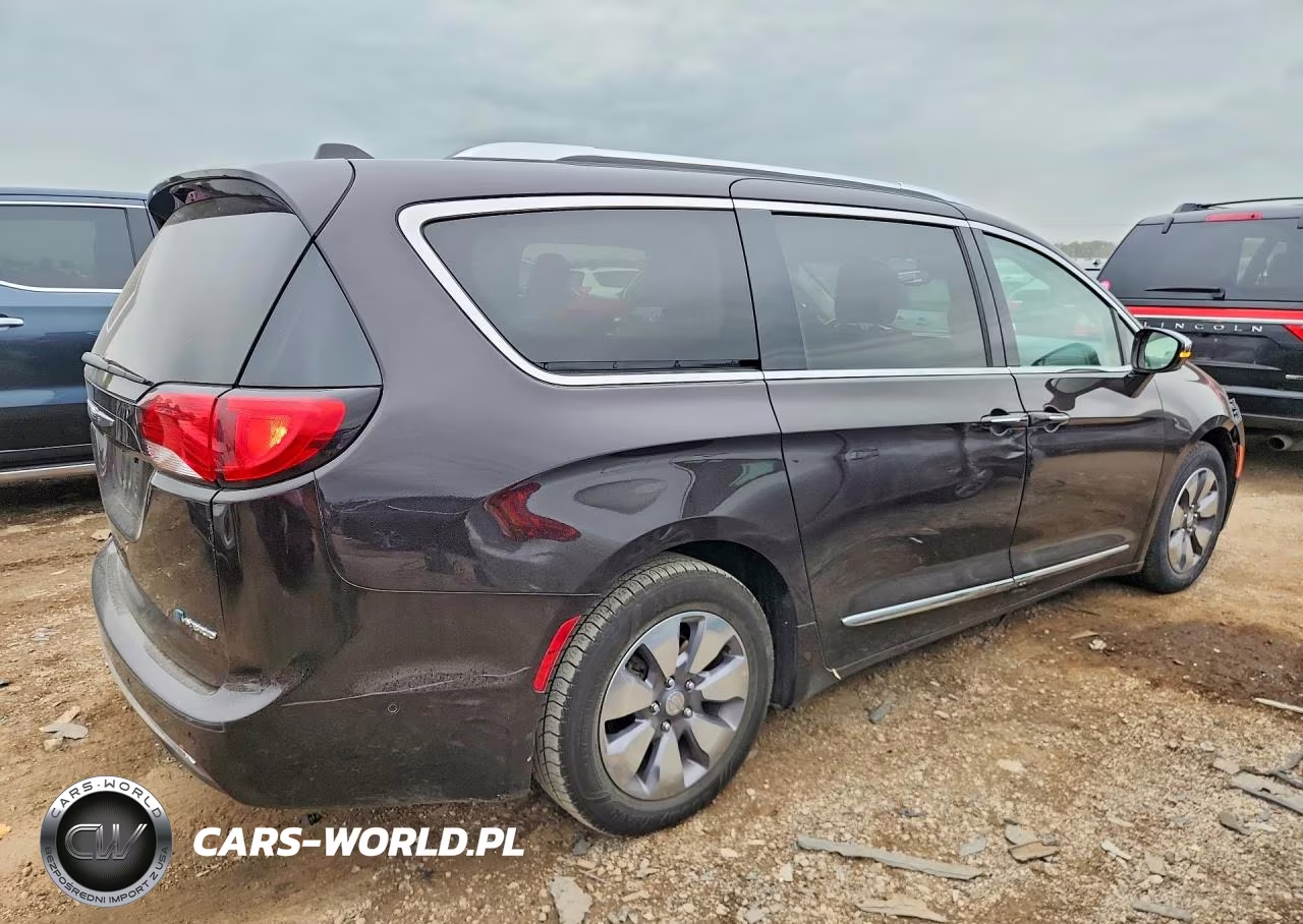 2018 Chrysler Pacifica Hybrid Limited VIN:2C4RC1N79JR118260 - 3