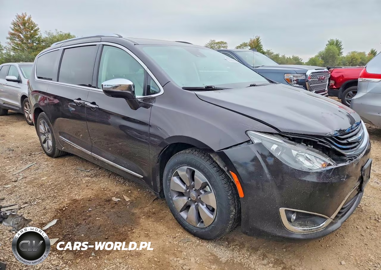 2018 Chrysler Pacifica Hybrid Limited VIN:2C4RC1N79JR118260 - 4