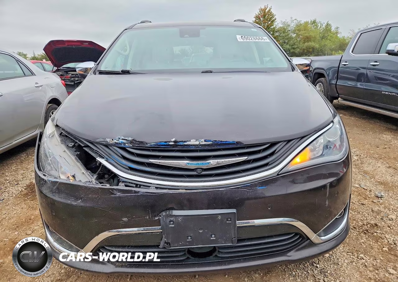 2018 Chrysler Pacifica Hybrid Limited VIN:2C4RC1N79JR118260 - 5