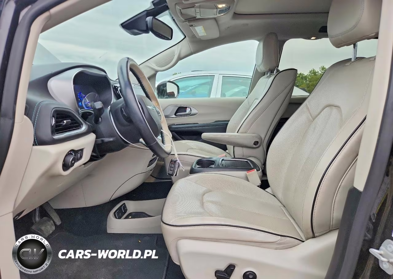 2018 Chrysler Pacifica Hybrid Limited VIN:2C4RC1N79JR118260 - 7