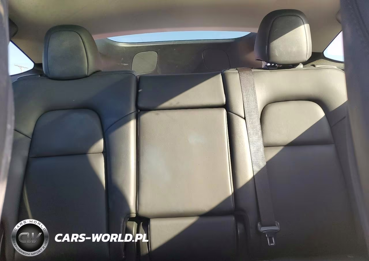 2020 Tesla Model Y VIN:5YJYGDEE8LF053853 - 10