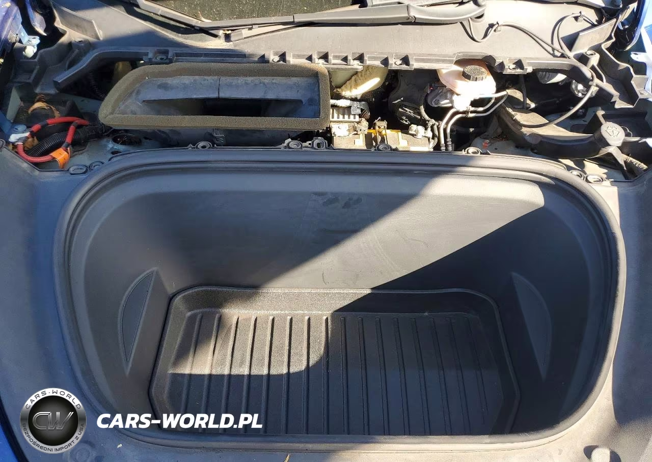 2020 Tesla Model Y VIN:5YJYGDEE8LF053853 - 12