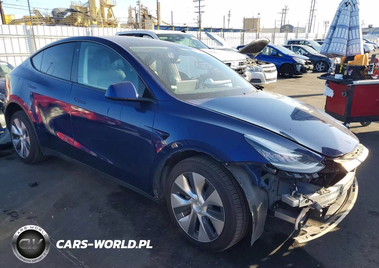 2020 Tesla Model Y VIN:5YJYGDEE8LF053853 - 4
