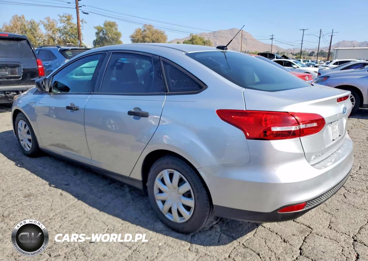 2017 Ford Focus S VIN:1FADP3E26HL343940 - 2
