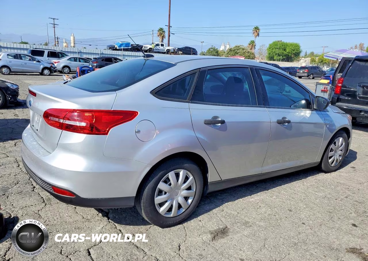 2017 Ford Focus S VIN:1FADP3E26HL343940 - 3