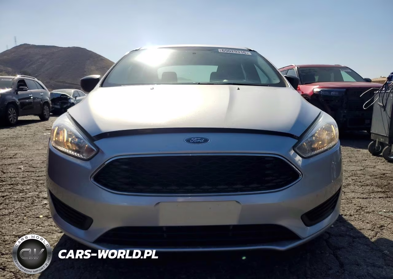 2017 Ford Focus S VIN:1FADP3E26HL343940 - 5
