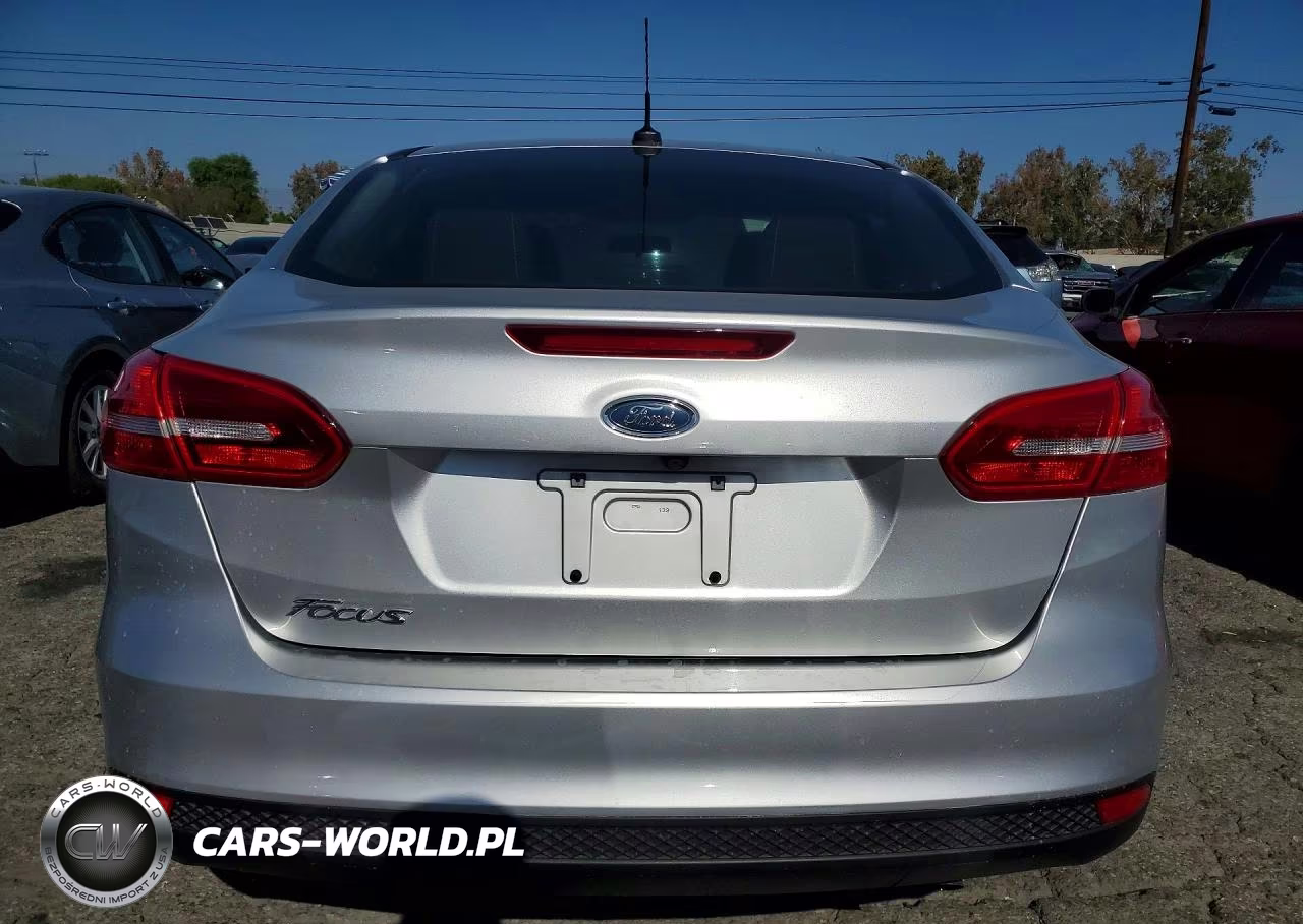2017 Ford Focus S VIN:1FADP3E26HL343940 - 6