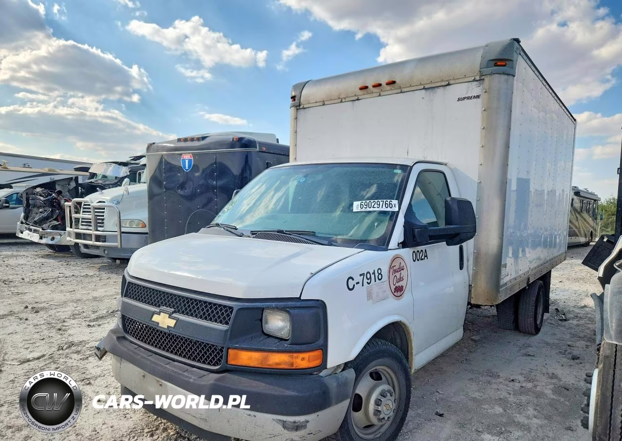 2015 Chevrolet Express G3500 Box Truck VIN:1GB3G3CG8F1130912 - 1