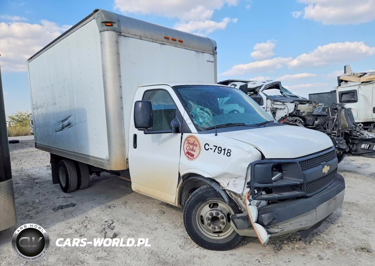 2015 Chevrolet Express G3500 Box Truck VIN:1GB3G3CG8F1130912 - 4