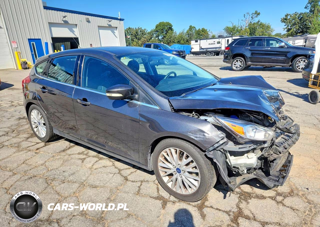 2016 Ford Focus Titanium VIN:1FADP3N27GL253226 - 4