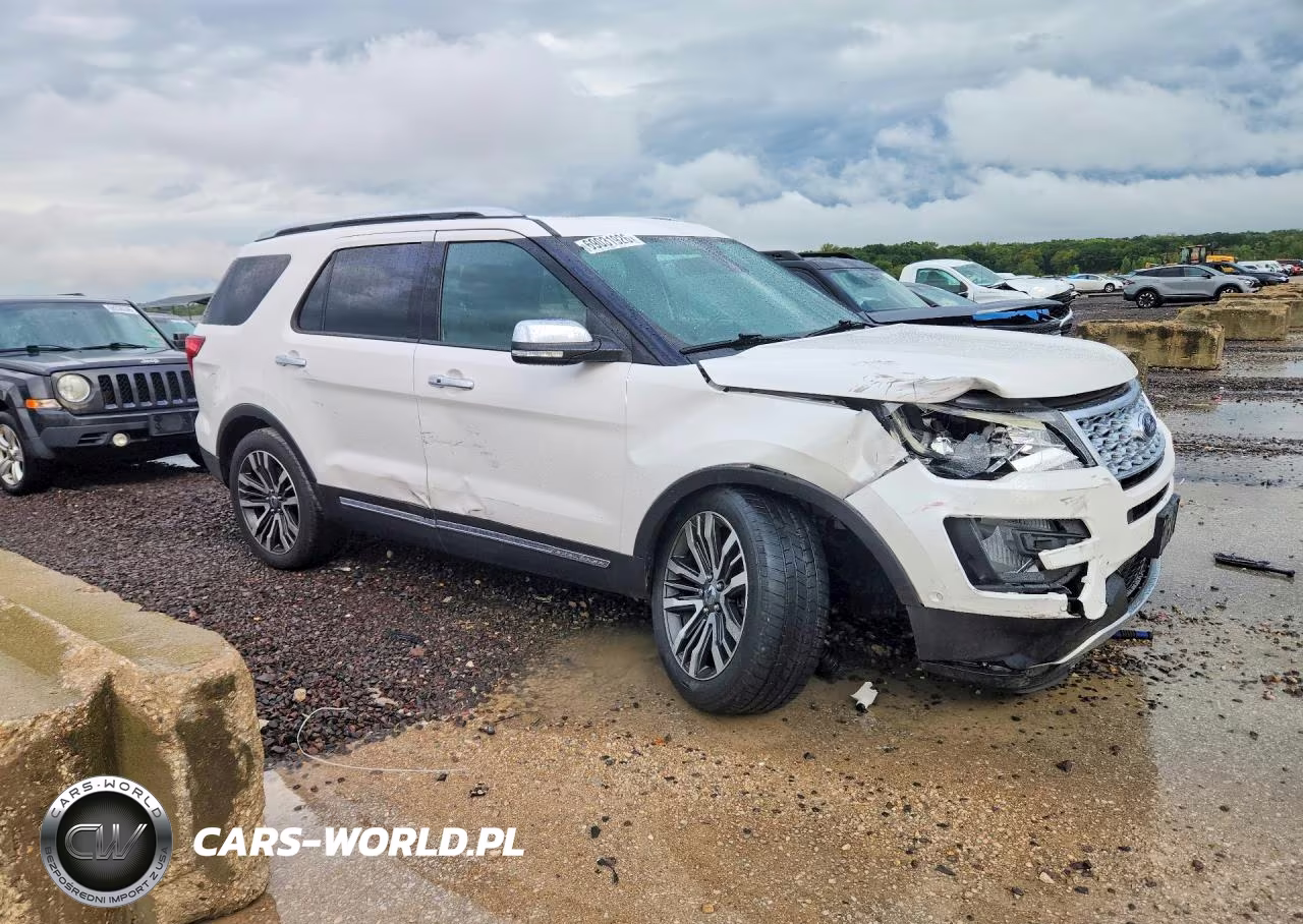 2017 Ford Explorer Platinum VIN:1FM5K8HT4HGD16819 - 4