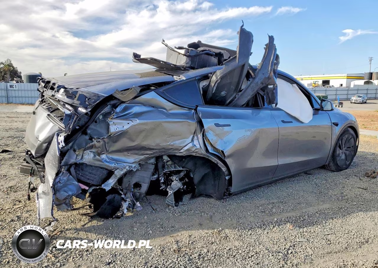 2026 Tesla Model Y VIN:7SAYGDEE4TF603293 - 3