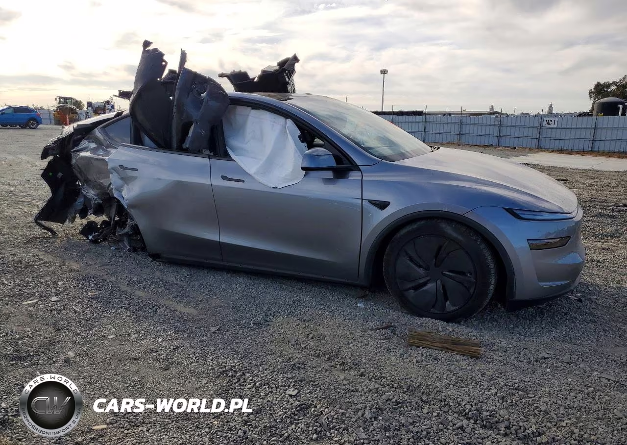 2026 Tesla Model Y VIN:7SAYGDEE4TF603293 - 4