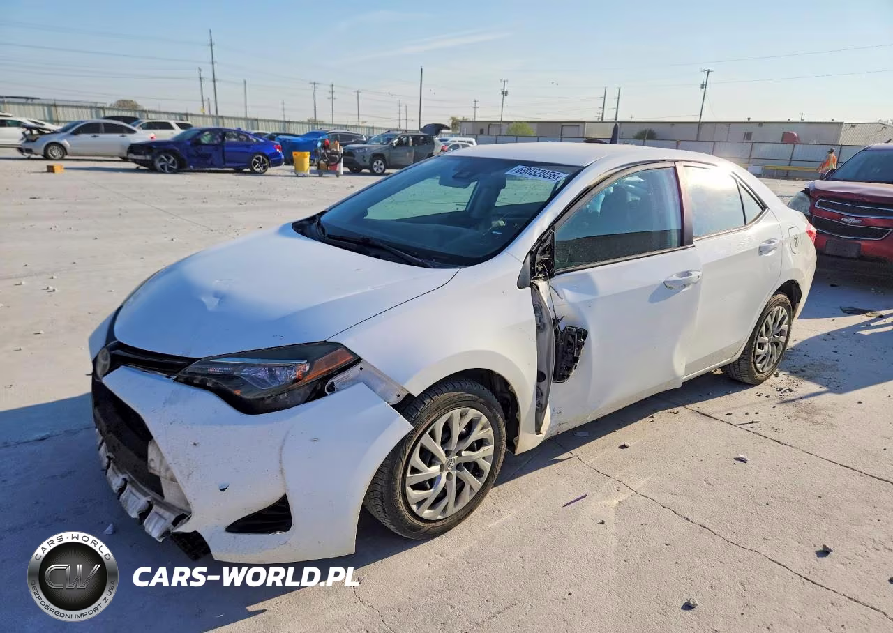 2017 Toyota Corolla Le VIN:2T1BURHE1HC748825 - 1
