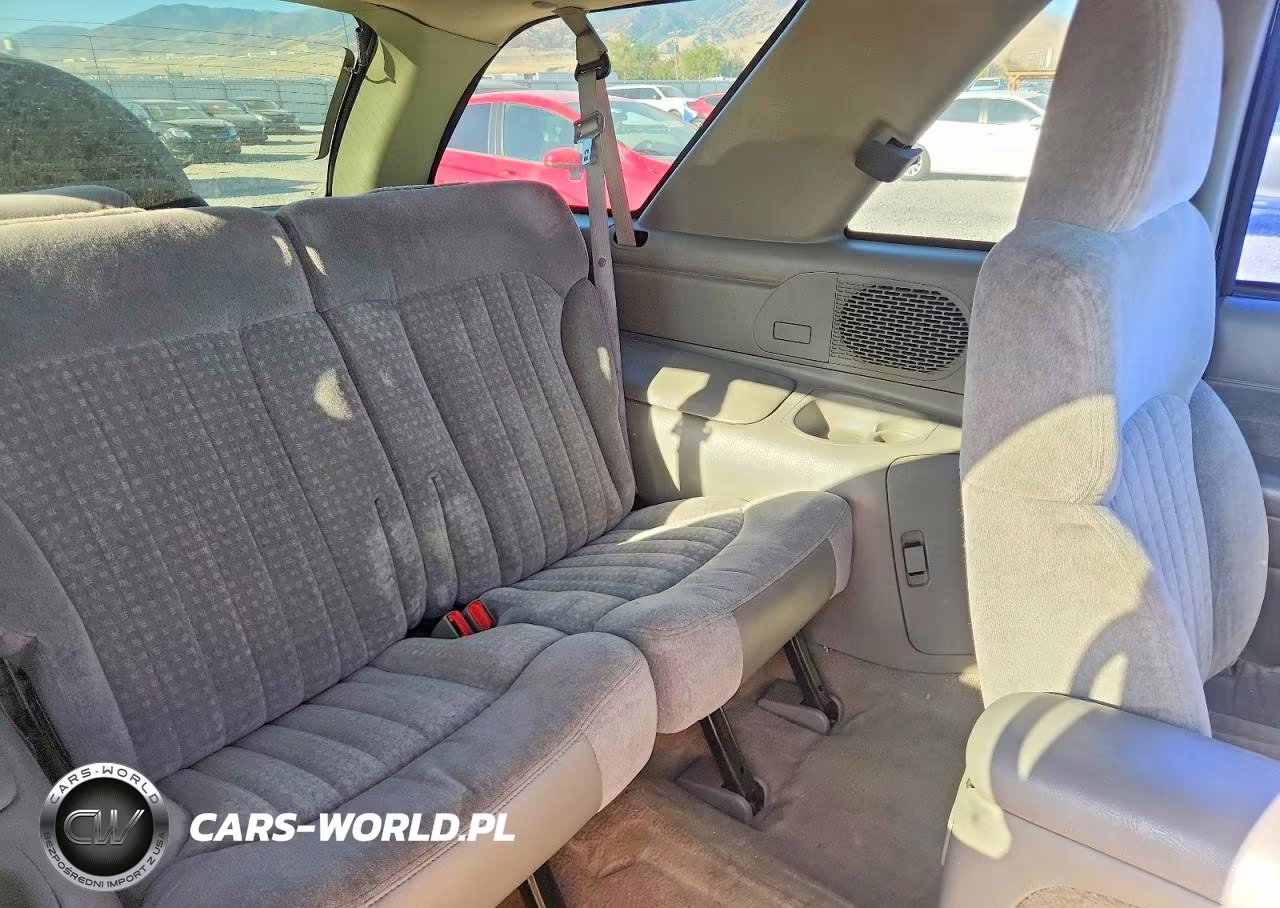 2000 Chevrolet Blazer VIN:1GNCT18W0YK104630 - 10