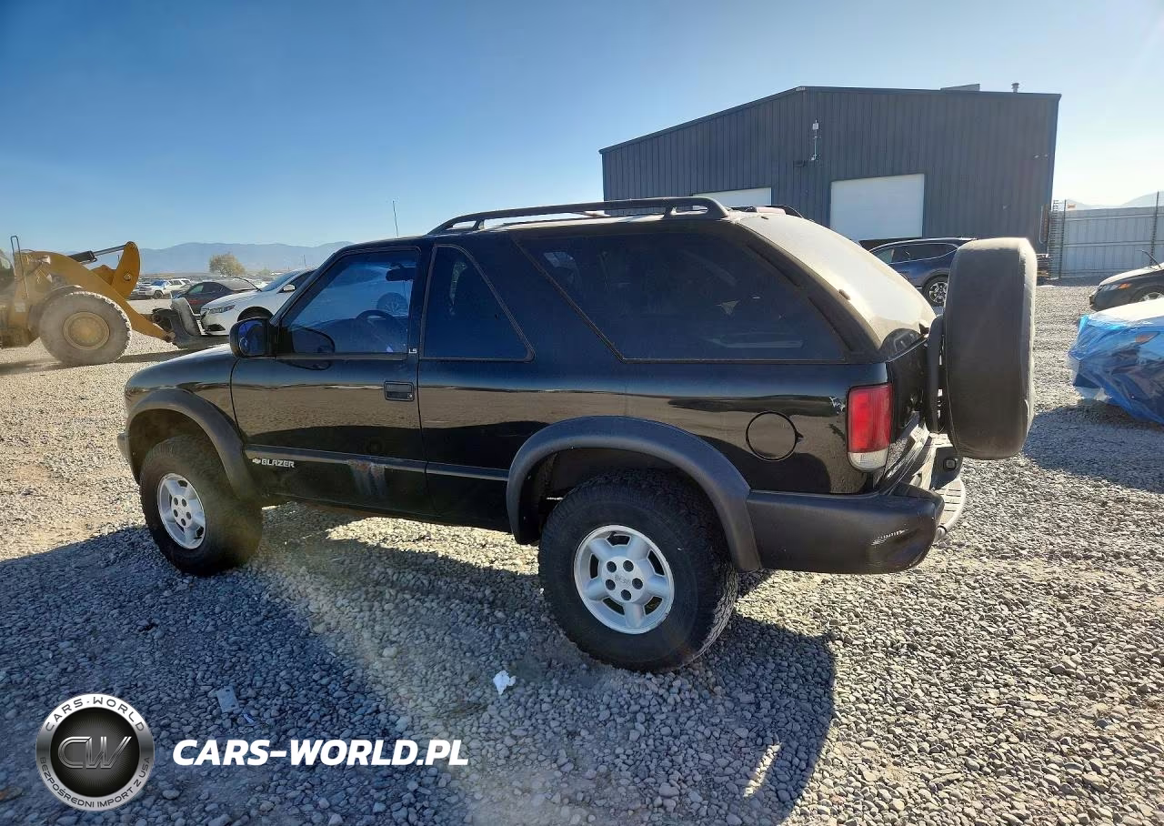 2000 Chevrolet Blazer VIN:1GNCT18W0YK104630 - 2