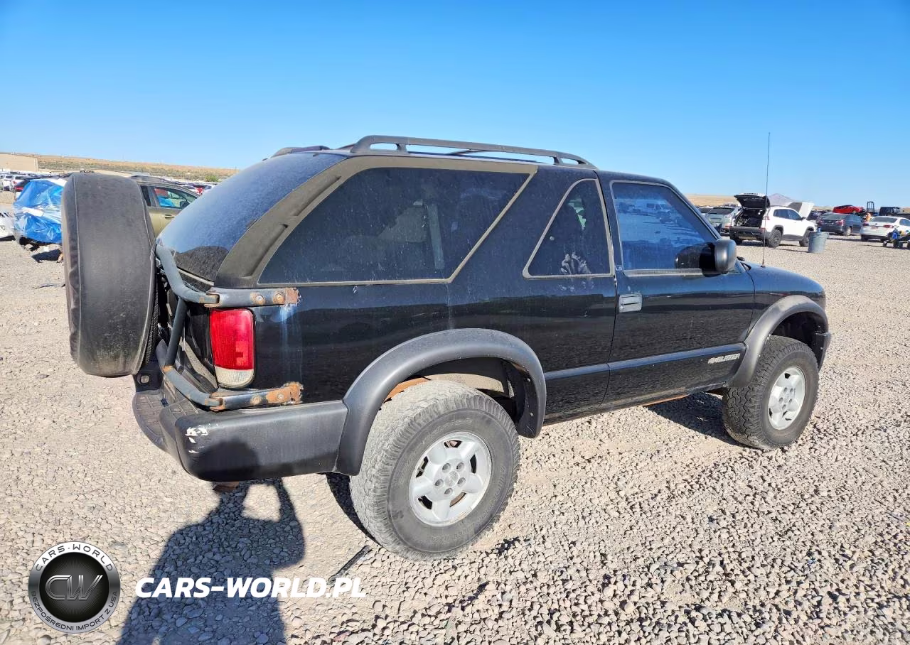 2000 Chevrolet Blazer VIN:1GNCT18W0YK104630 - 3