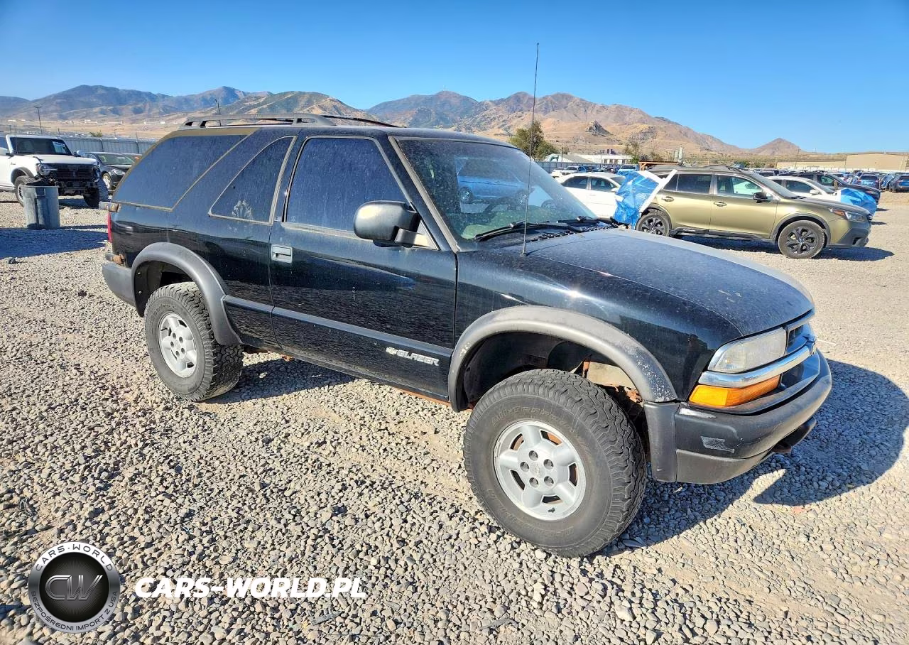 2000 Chevrolet Blazer VIN:1GNCT18W0YK104630 - 4