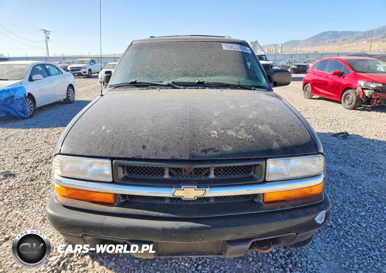 2000 Chevrolet Blazer VIN:1GNCT18W0YK104630 - 5