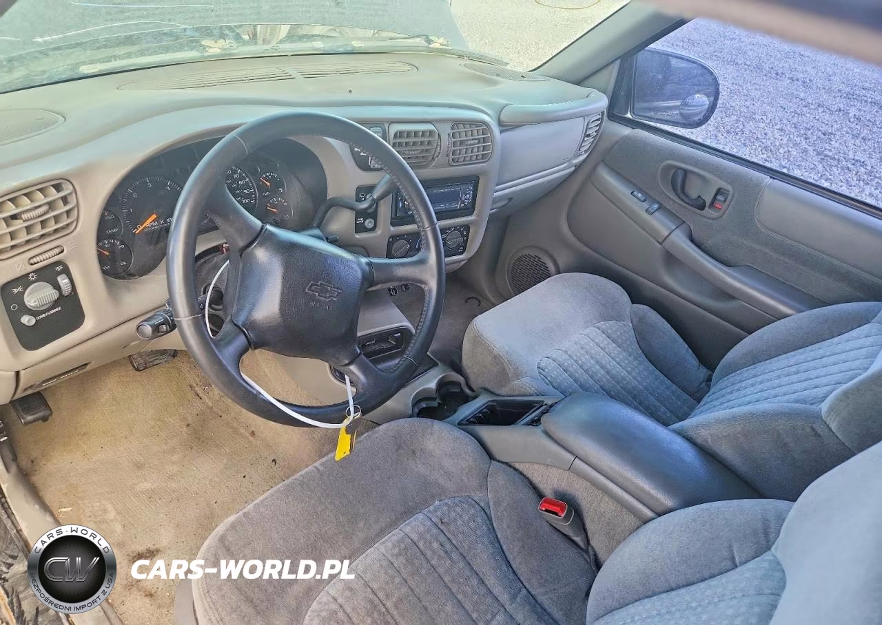 2000 Chevrolet Blazer VIN:1GNCT18W0YK104630 - 8