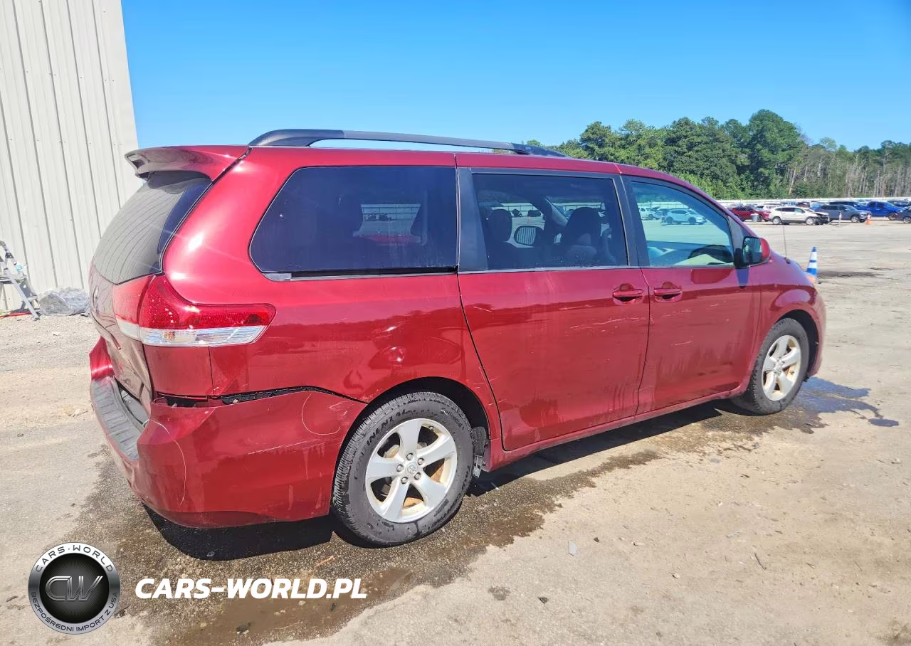 2011 Toyota Sienna Le VIN:5TDKK3DC6BS141048 - 3
