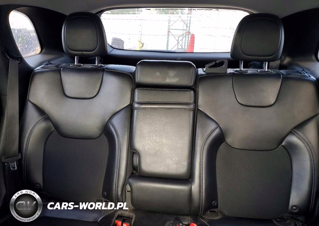 2019 Jeep Cherokee Latitude Plus VIN:1C4PJMLN9KD259432 - 10