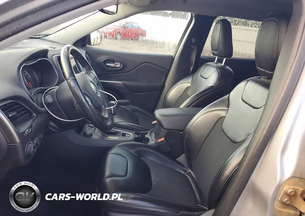 2019 Jeep Cherokee Latitude Plus VIN:1C4PJMLN9KD259432 - 7