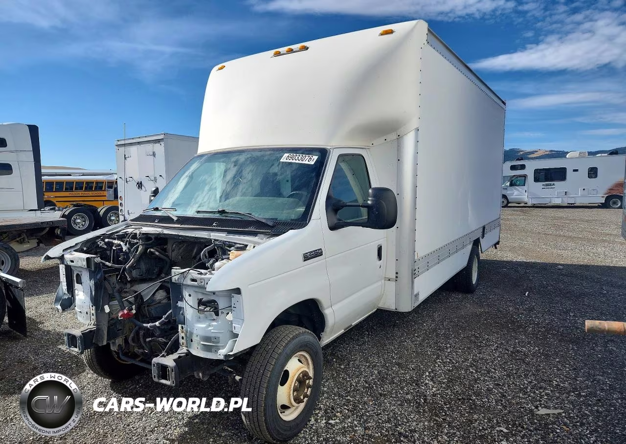 2014 Ford Econoline E450 Super Duty Cutaway Van