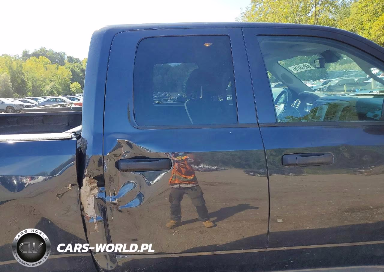 2019 Ram 1500 Classic Tradesman VIN:1C6RR7FT7KS626411 - 10