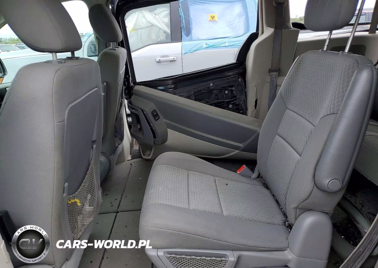 2010 Chrysler Town & Country Touring VIN:2A4RR5D15AR141760 - 11