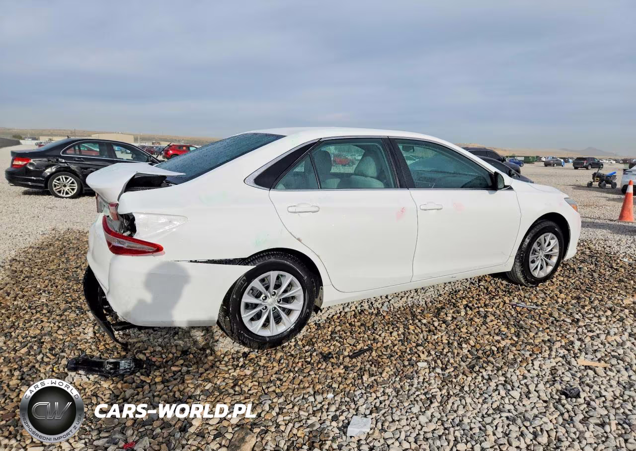 2016 Toyota Camry Le VIN:4T4BF1FK5GR557304 - 3