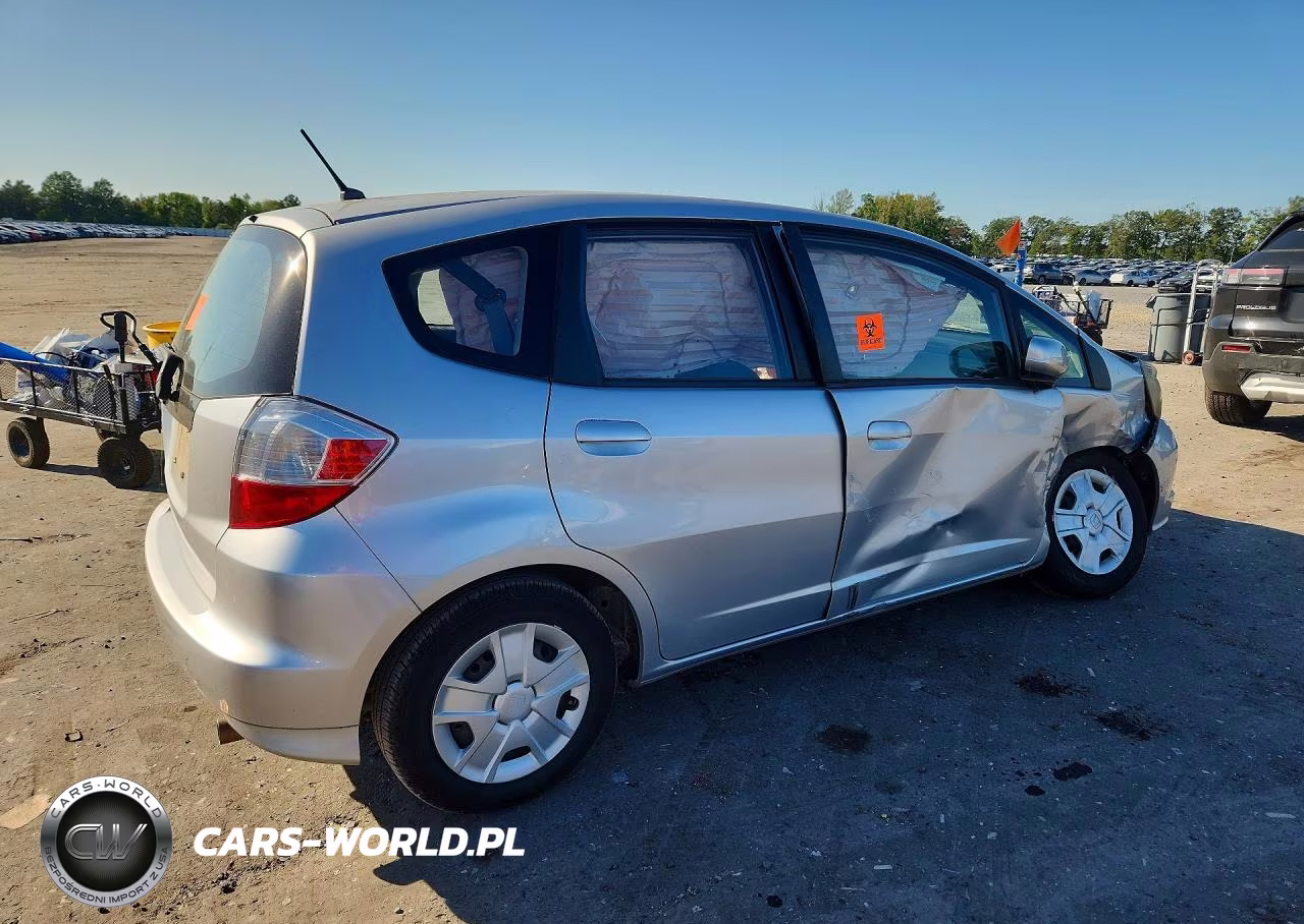 2012 Honda Fit VIN:JHMGE8H38CS008948 - 3