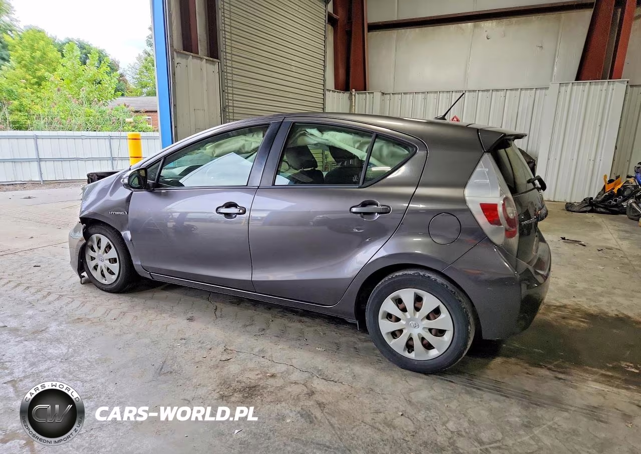 2013 Toyota Prius C Two VIN:JTDKDTB39D1541828 - 2