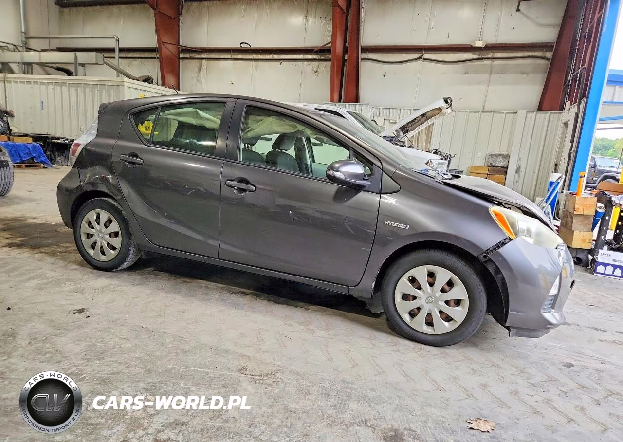 2013 Toyota Prius C Two VIN:JTDKDTB39D1541828 - 4