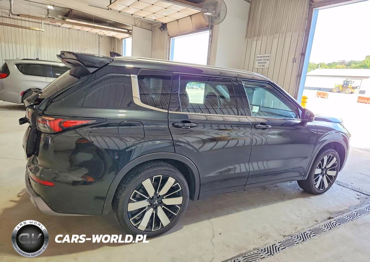 2025 Mitsubishi Outlander Sel VIN:JA4J4WA89SZ017940 - 3