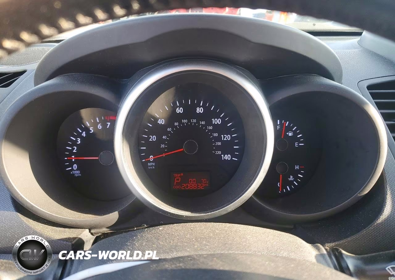 2013 Kia Soul + VIN:KNDJT2A63D7562126 - 9