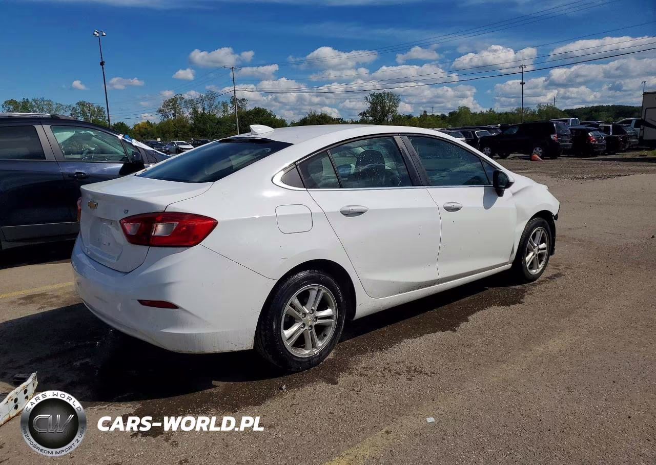 2018 Chevrolet Cruze Lt VIN:1G1BE5SM5J7191245 - 3