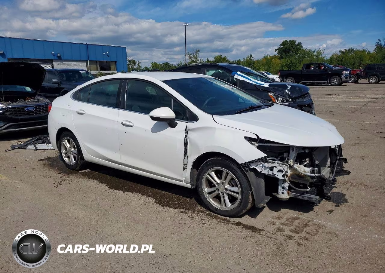 2018 Chevrolet Cruze Lt VIN:1G1BE5SM5J7191245 - 4