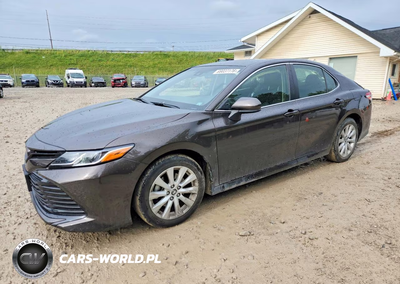 2018 Toyota Camry Le – zdjęcie 1 z 12