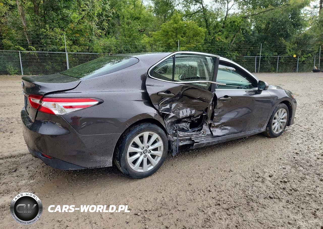 2018 Toyota Camry Le VIN:JTNB11HK1J3003812 - 3