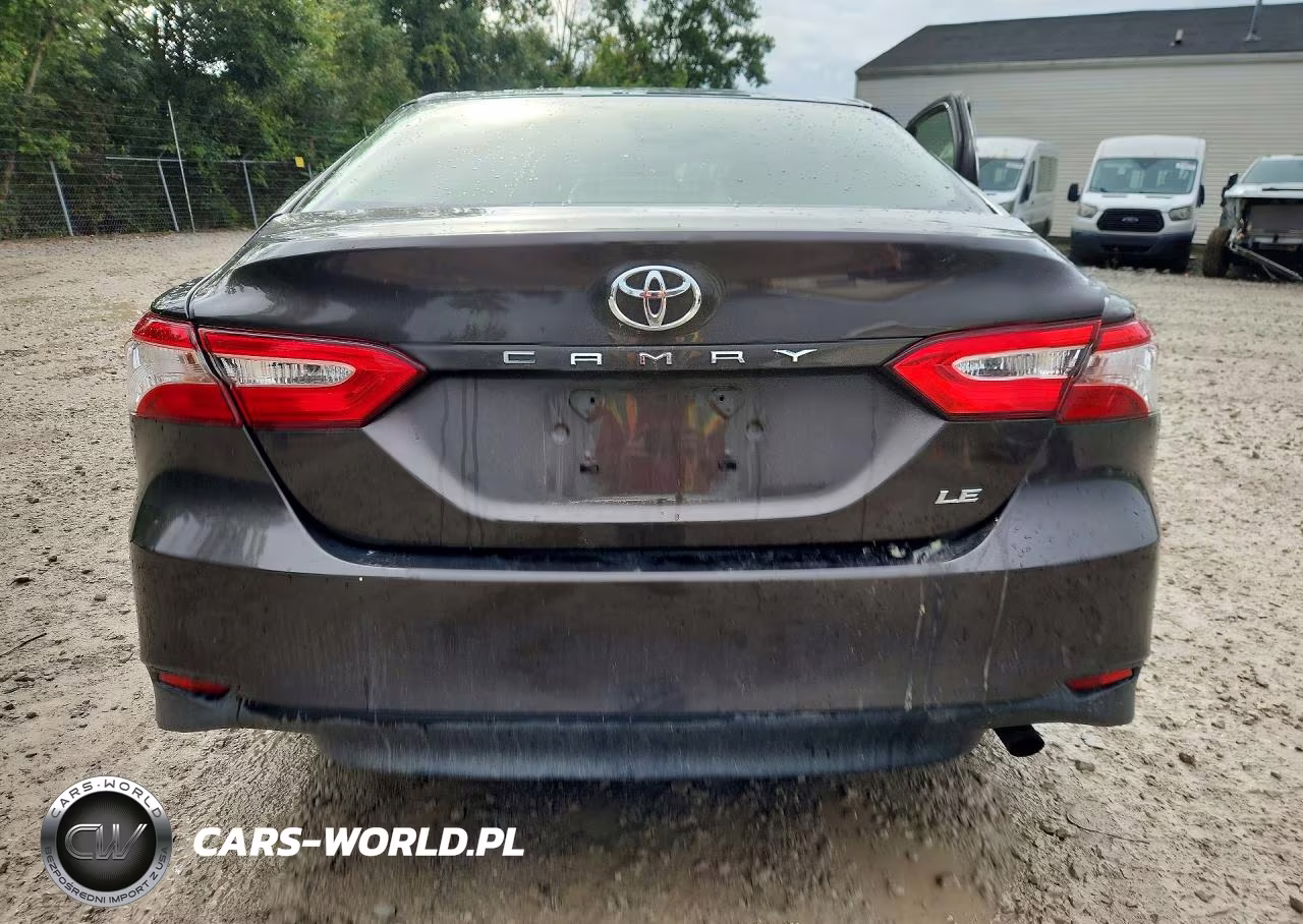 2018 Toyota Camry Le VIN:JTNB11HK1J3003812 - 6