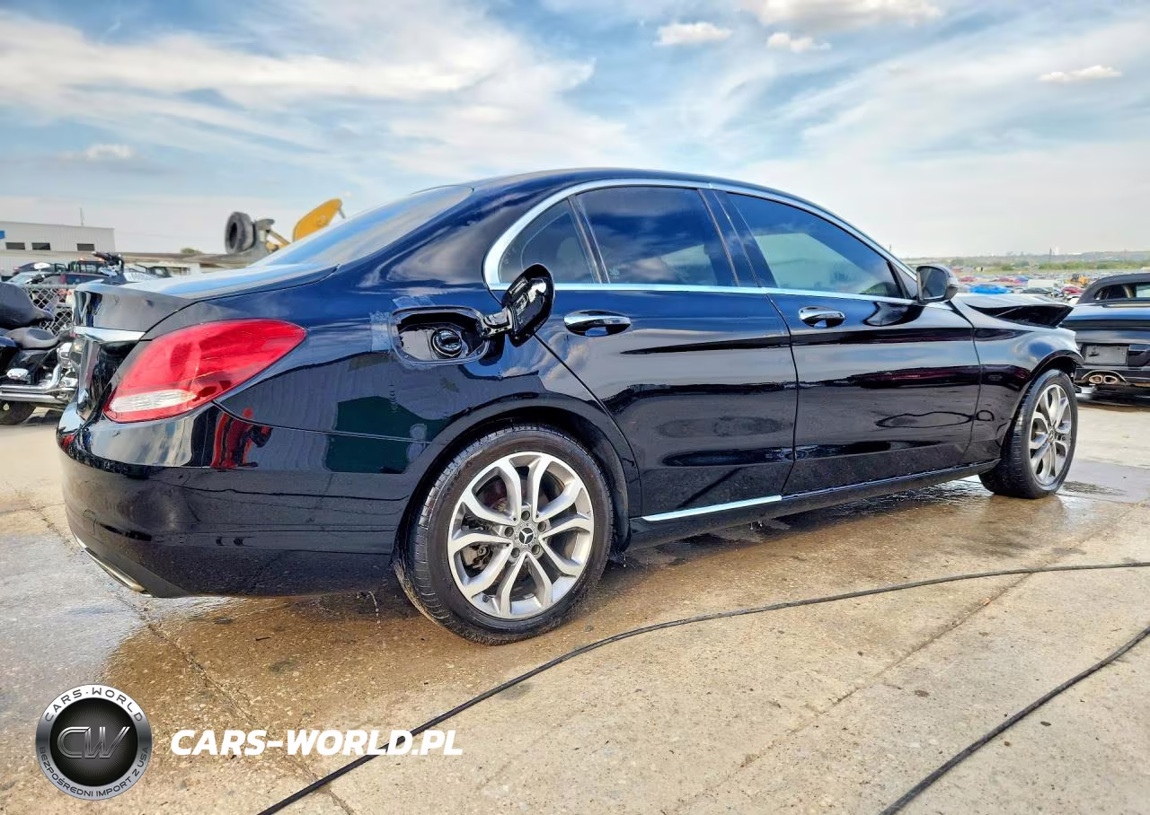 2018 Mercedes-Benz C 300 VIN:55SWF4JB2JU249482 - 3