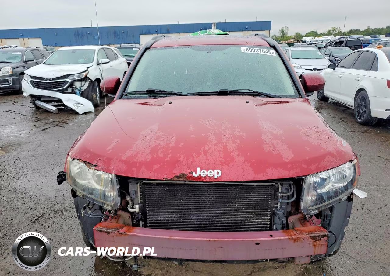 2015 Jeep Compass Latitude VIN:1C4NJCEA2FD111124 - 5