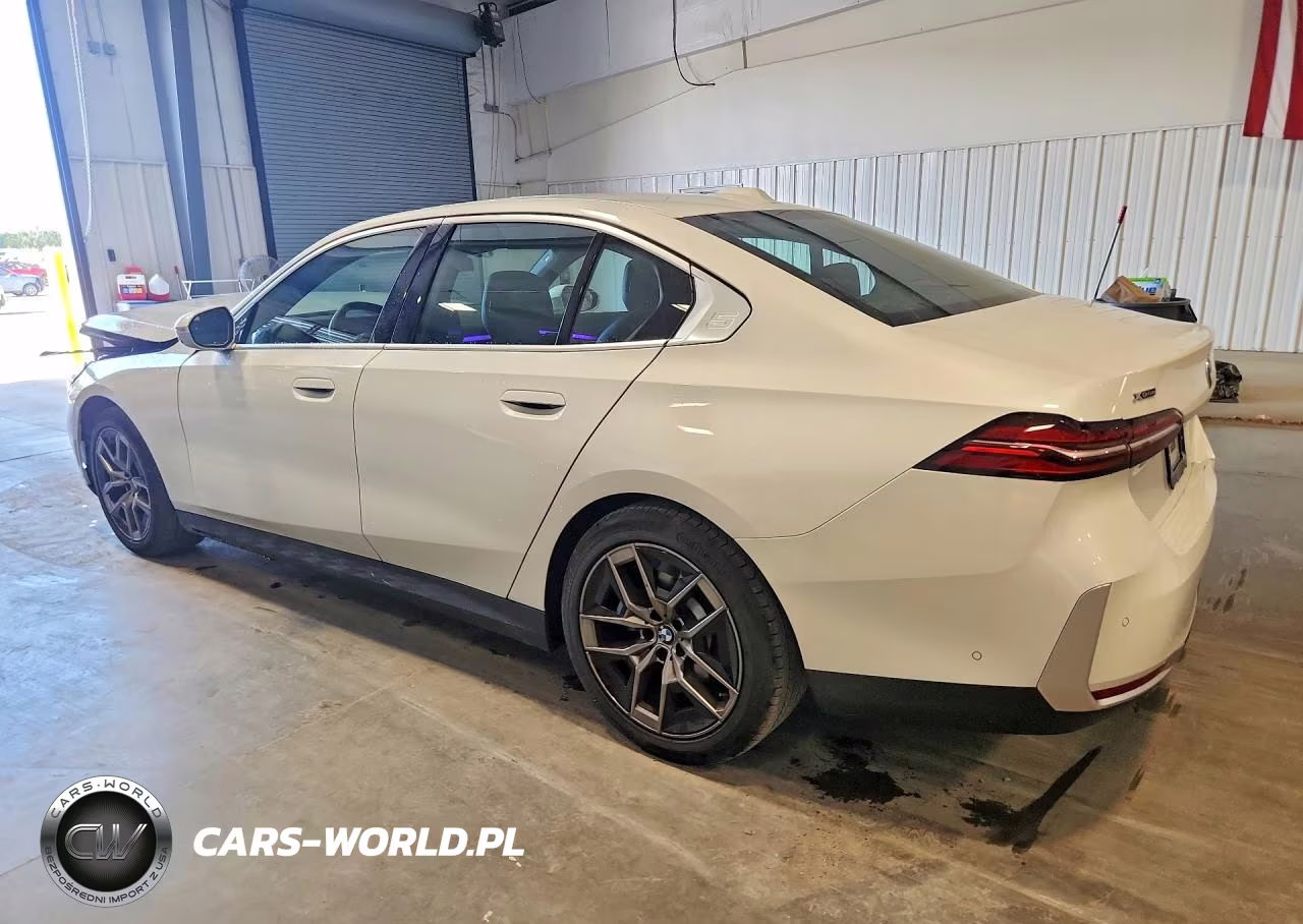 2027 BMW 530 Xi VIN:WBA53FJ00VCY28079 - 2