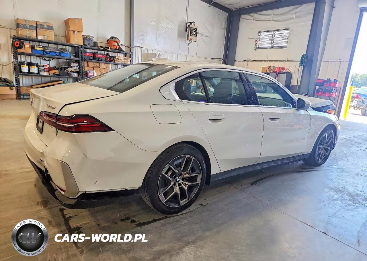 2027 BMW 530 Xi VIN:WBA53FJ00VCY28079 - 3