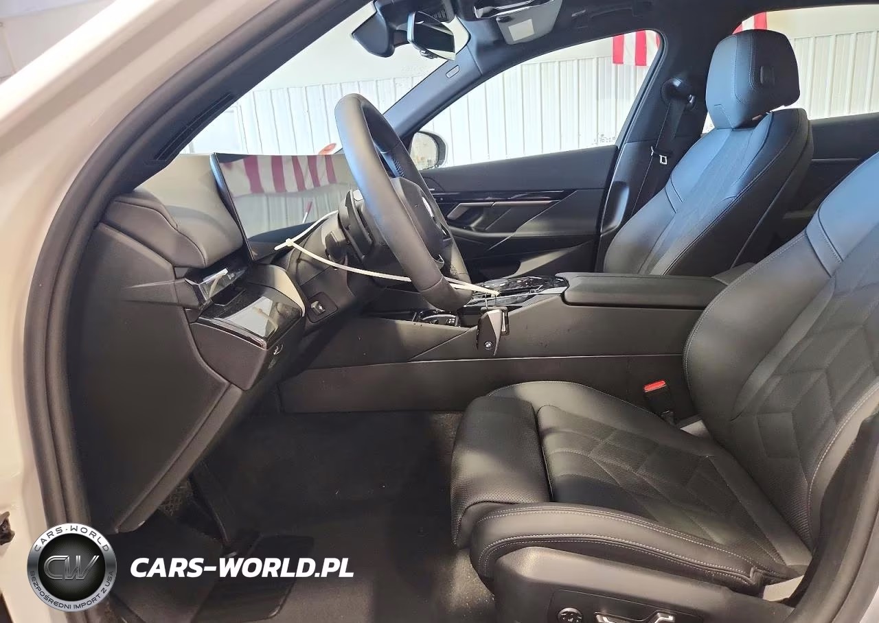 2027 BMW 530 Xi VIN:WBA53FJ00VCY28079 - 7